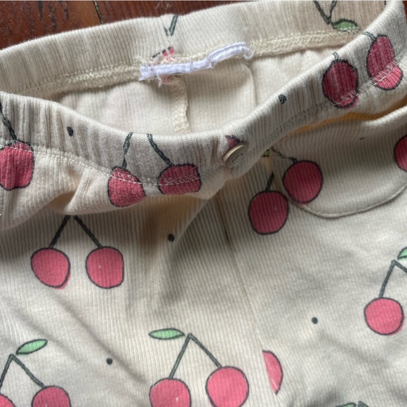 Zara Cherry Outfit - Picture 4 of 4